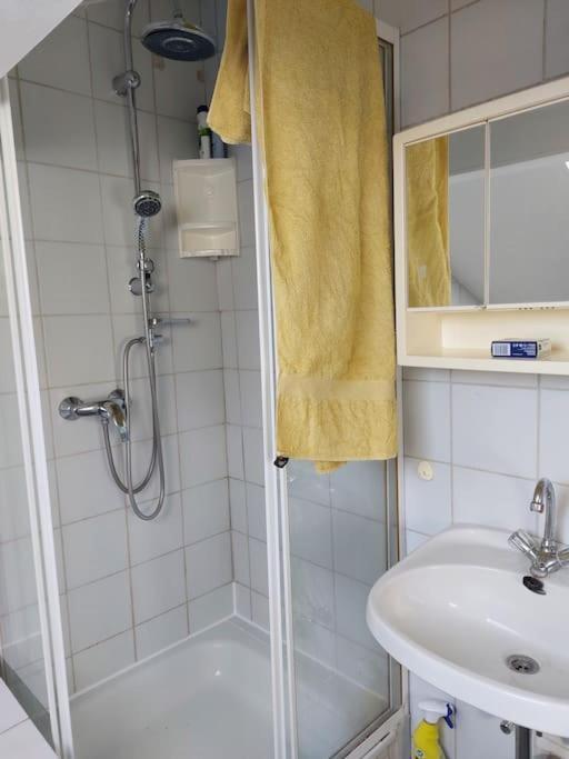 Zwei helle ruhige Zimmer im Dachgeschoss Kassel Exterior foto